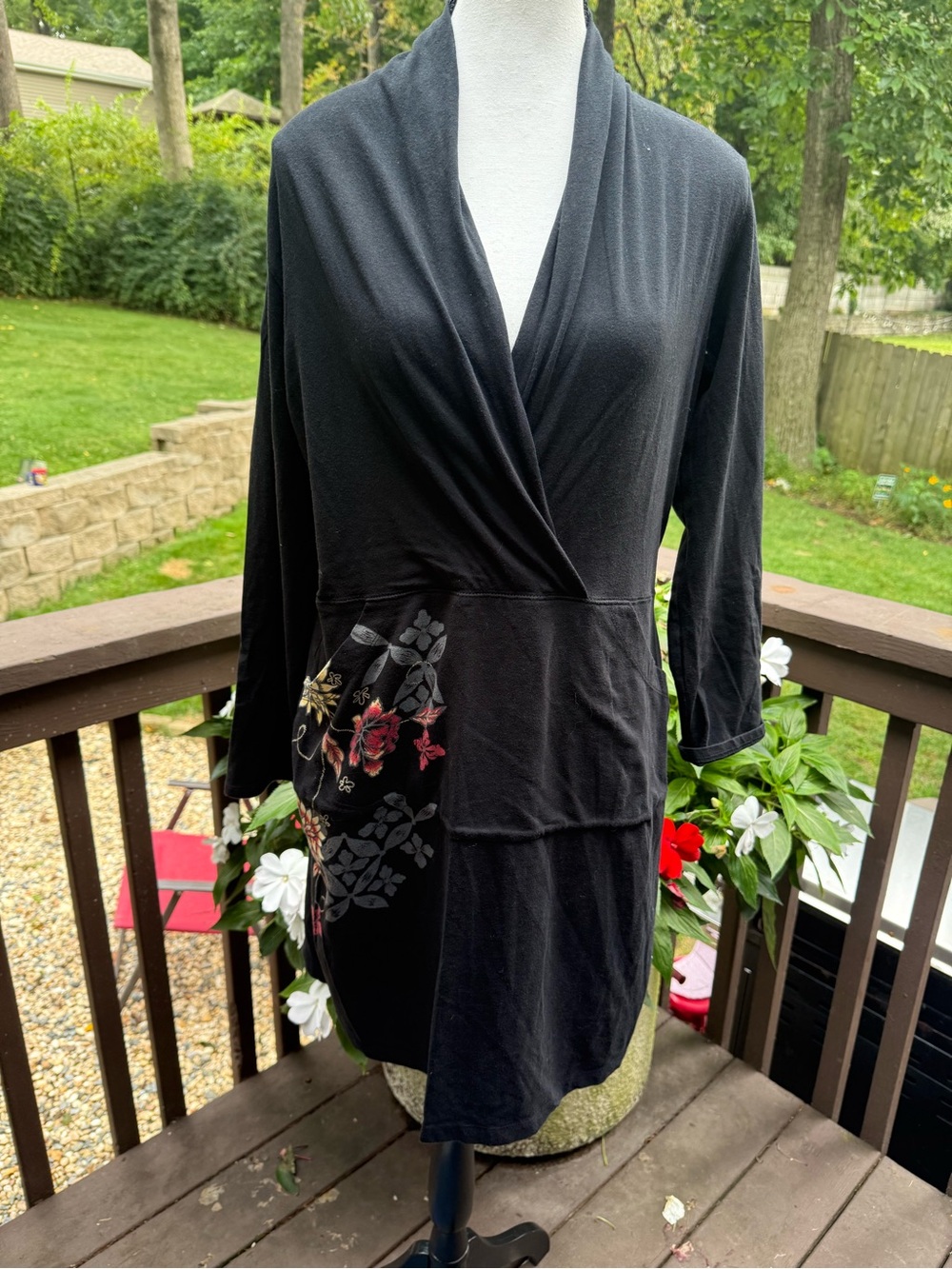 Tranquility by Soma black v-neck dress size m medium
